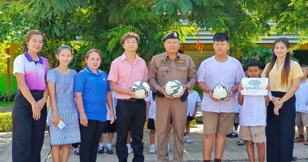 มูลนิธิซิโก้ได้มอบลูกฟุตบอลให้กับโรงเรียนที่ขาดแคลนในพื้นที่  รร.บ้านโคกสะอาด ต.อรพิมพ์ อ.ครบุรี จ.นครราชสีมา