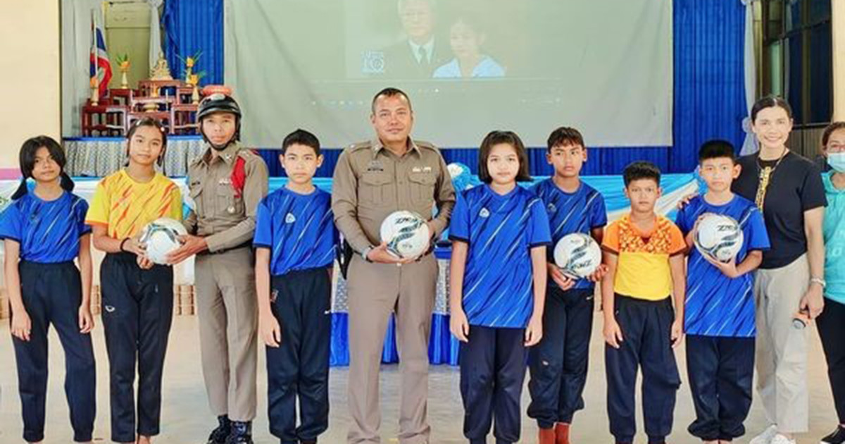 มูลนิธิซิโก้ได้มอบลูกฟุตบอล ให้กับโรงเรียนในพื้นที่  รร.เฉลียงคุรุราษฎรฺ์บำรุง   ต.เฉลียง อ.ครบุรี จ.นครราชสีมา